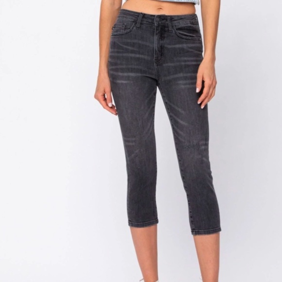 Judy Blue Jeans 88238 Cuffed Skinny Capri in Faded Black Size 13/31 - Picture 1 of 10